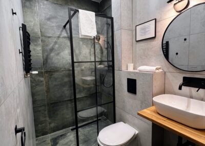 lazienka-loft-standard-hotelowy-dworek-smardzewice.jpg